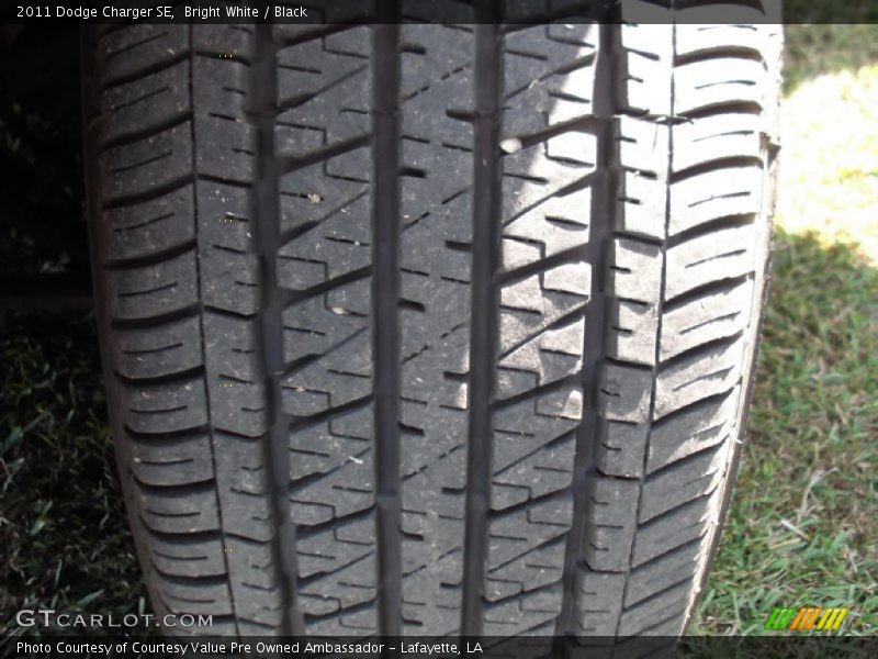 Bright White / Black 2011 Dodge Charger SE