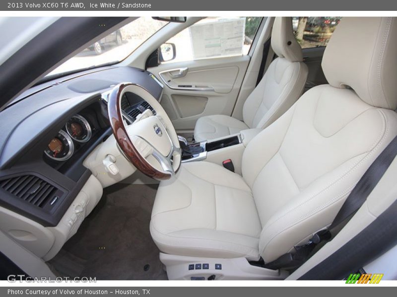 Ice White / Sandstone 2013 Volvo XC60 T6 AWD