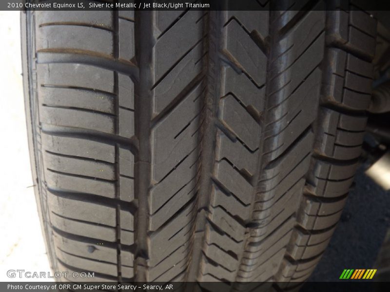 Silver Ice Metallic / Jet Black/Light Titanium 2010 Chevrolet Equinox LS