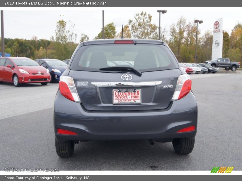 Magnetic Gray Metallic / Ash 2013 Toyota Yaris L 3 Door