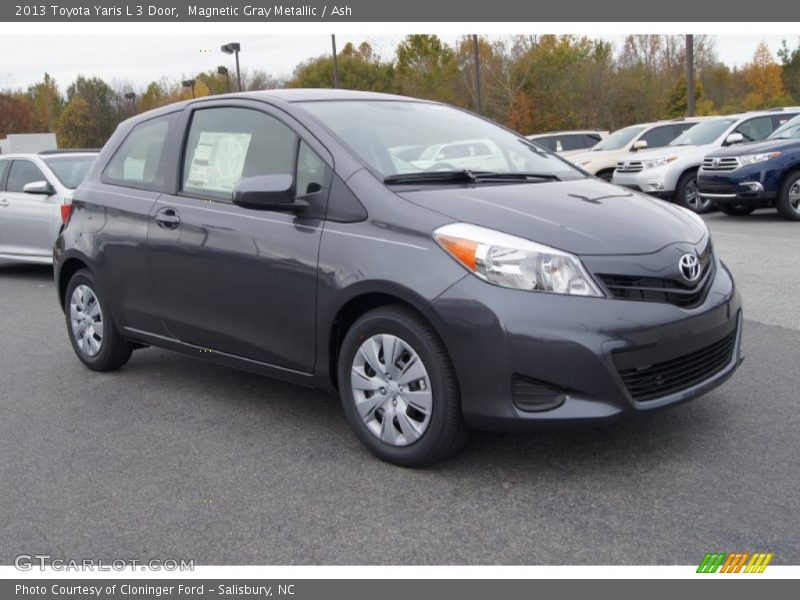 Front 3/4 View of 2013 Yaris L 3 Door