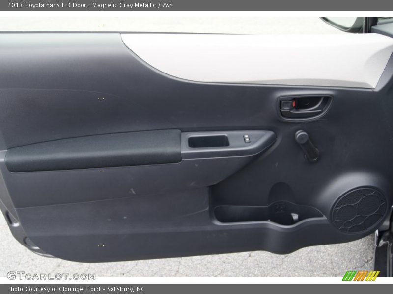 Magnetic Gray Metallic / Ash 2013 Toyota Yaris L 3 Door