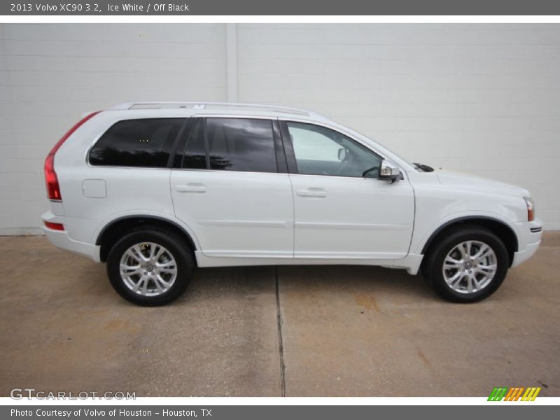 Ice White / Off Black 2013 Volvo XC90 3.2