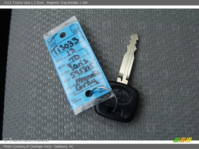 Keys of 2013 Yaris L 3 Door