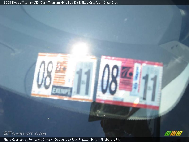 Dark Titanium Metallic / Dark Slate Gray/Light Slate Gray 2008 Dodge Magnum SE