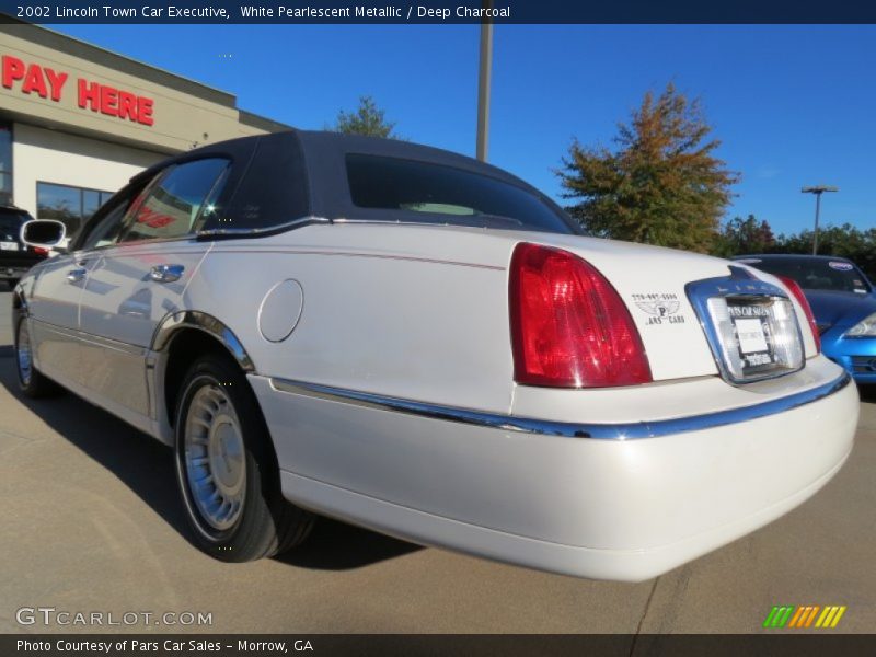 White Pearlescent Metallic / Deep Charcoal 2002 Lincoln Town Car Executive
