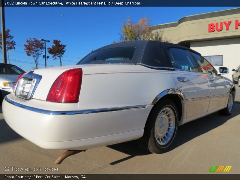 White Pearlescent Metallic / Deep Charcoal 2002 Lincoln Town Car Executive