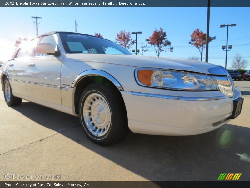 White Pearlescent Metallic / Deep Charcoal 2002 Lincoln Town Car Executive