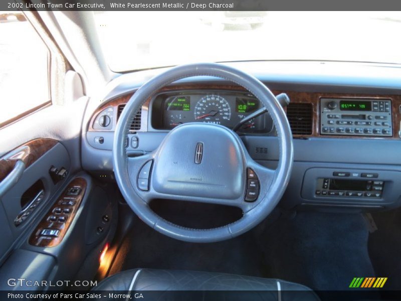 White Pearlescent Metallic / Deep Charcoal 2002 Lincoln Town Car Executive