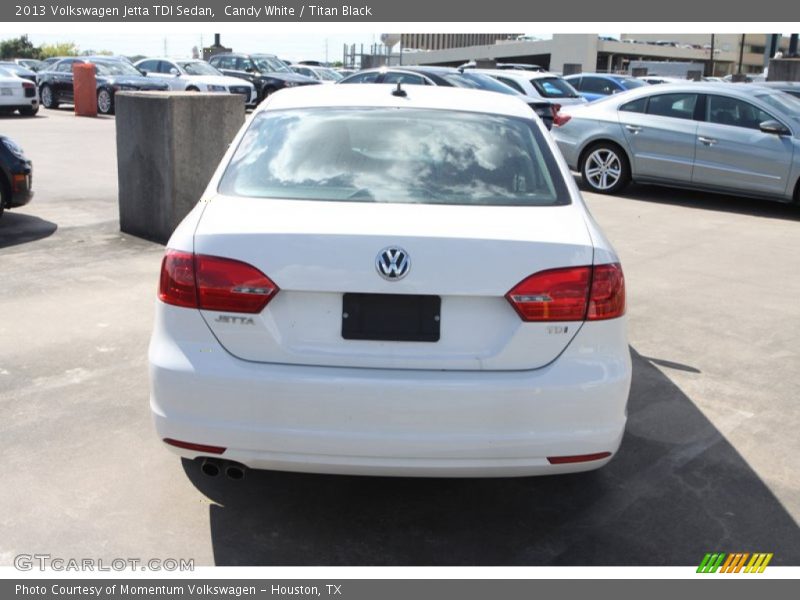 Candy White / Titan Black 2013 Volkswagen Jetta TDI Sedan