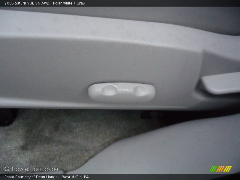 Polar White / Gray 2005 Saturn VUE V6 AWD