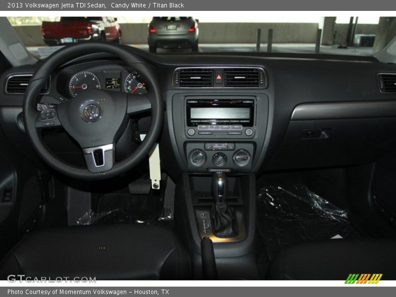 Candy White / Titan Black 2013 Volkswagen Jetta TDI Sedan