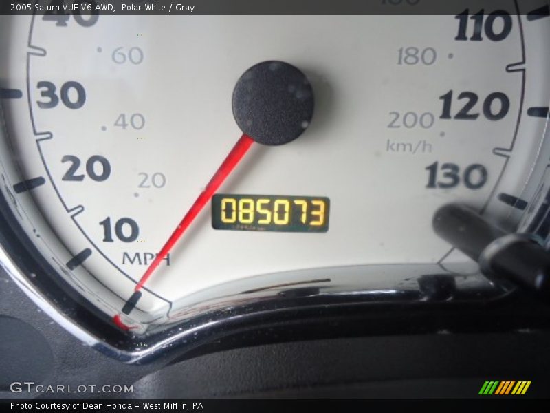 Polar White / Gray 2005 Saturn VUE V6 AWD