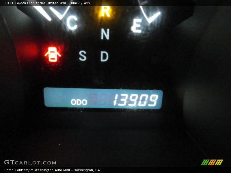 Black / Ash 2011 Toyota Highlander Limited 4WD