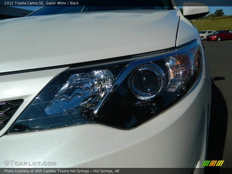 Super White / Black 2012 Toyota Camry SE