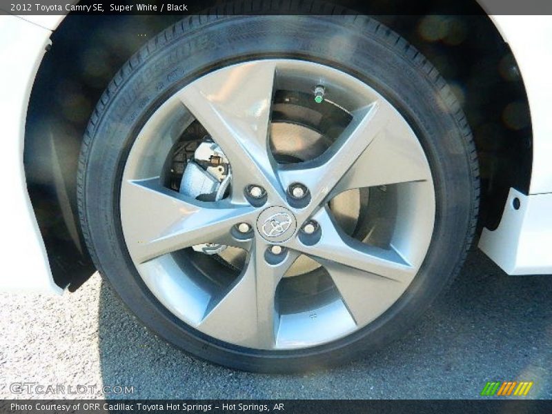 Super White / Black 2012 Toyota Camry SE
