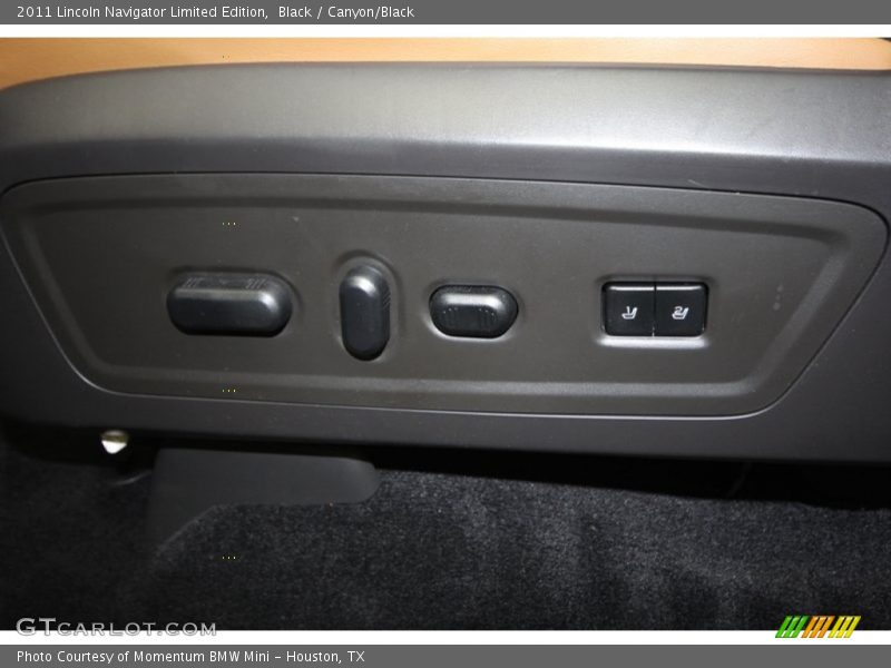 Controls of 2011 Navigator Limited Edition