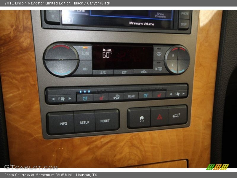 Controls of 2011 Navigator Limited Edition