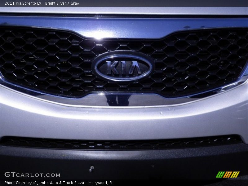 Bright Silver / Gray 2011 Kia Sorento LX