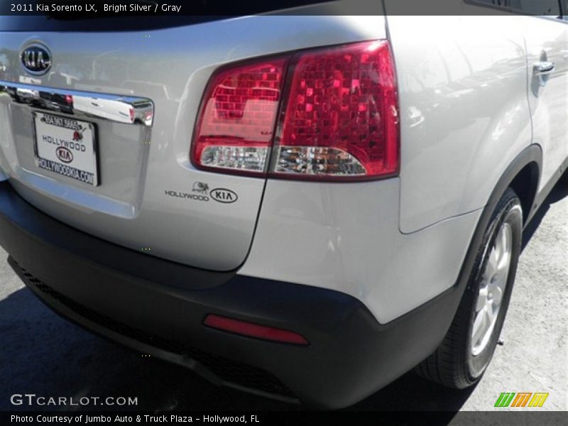 Bright Silver / Gray 2011 Kia Sorento LX