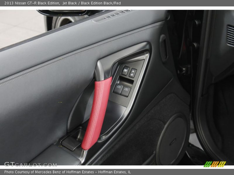 Controls of 2013 GT-R Black Edition