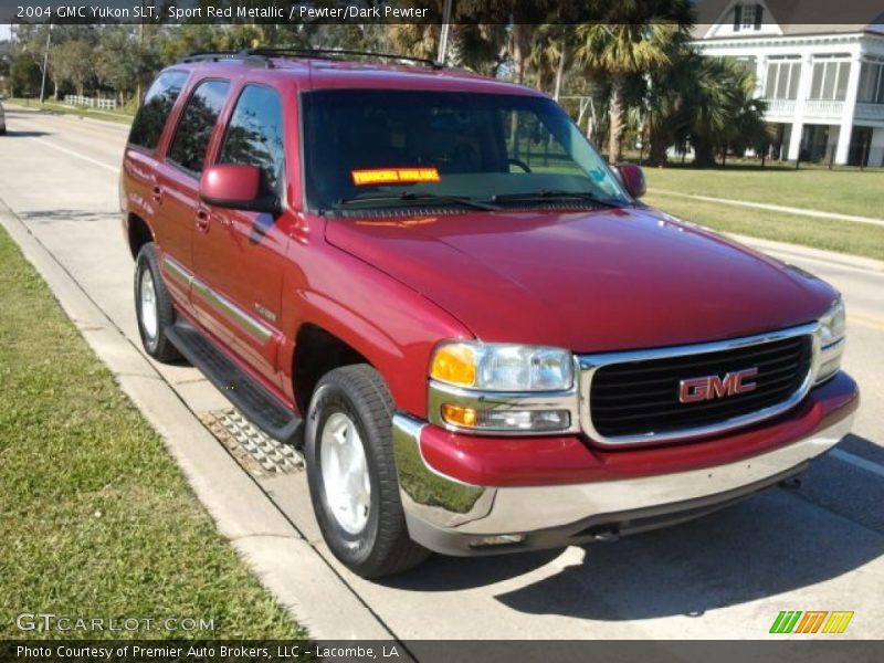 Front 3/4 View of 2004 Yukon SLT