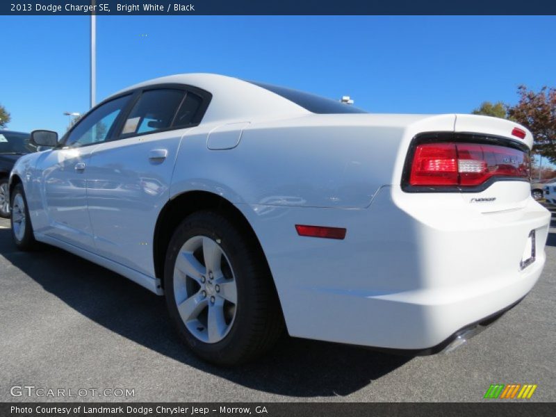 Bright White / Black 2013 Dodge Charger SE