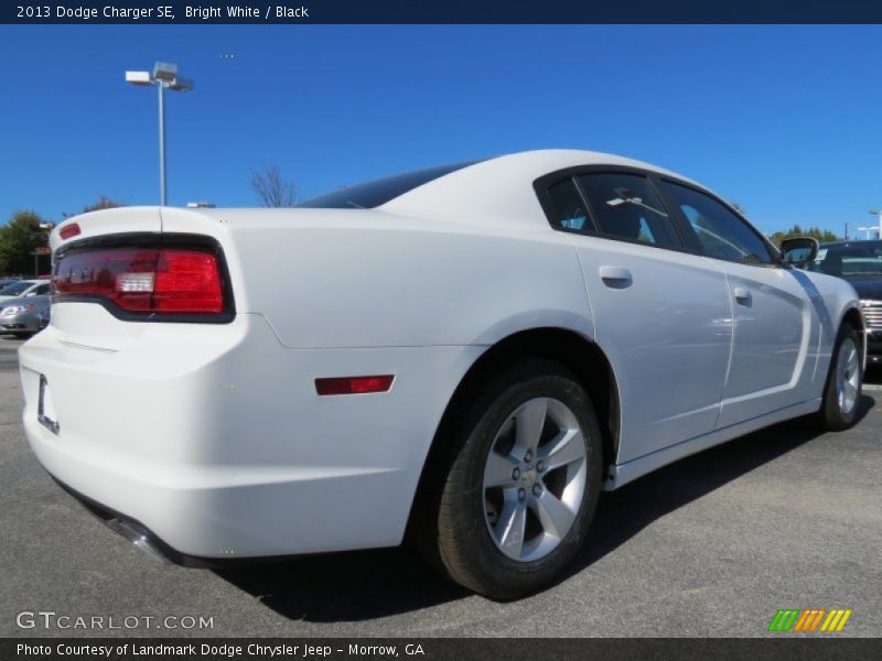 Bright White / Black 2013 Dodge Charger SE