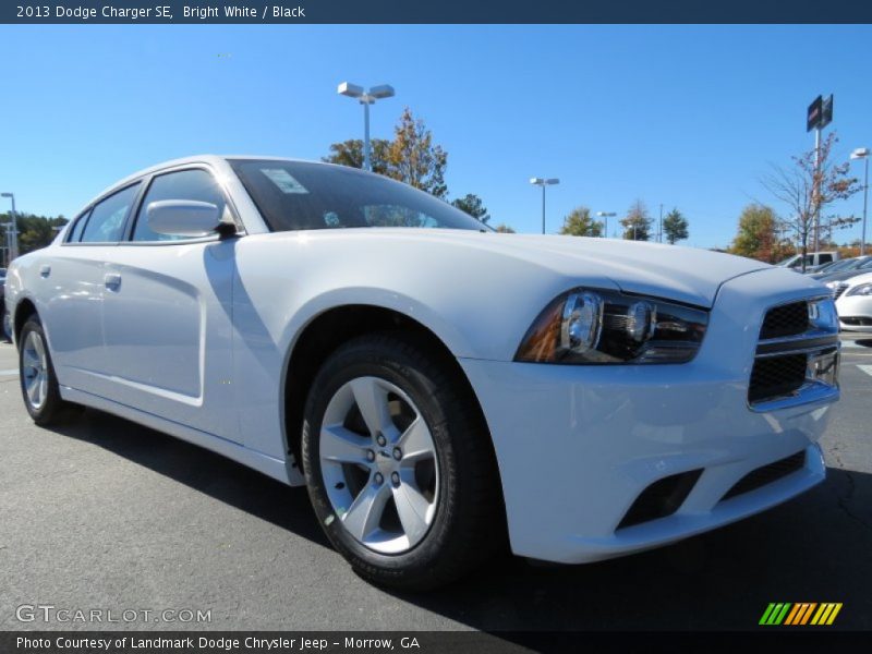Bright White / Black 2013 Dodge Charger SE