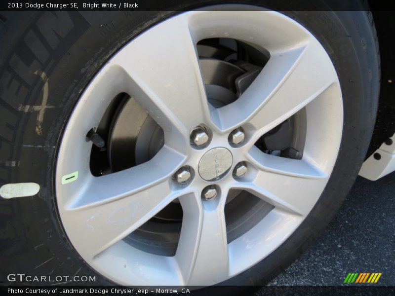 Bright White / Black 2013 Dodge Charger SE