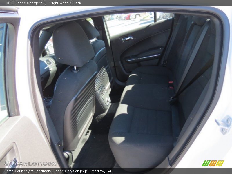 Bright White / Black 2013 Dodge Charger SE