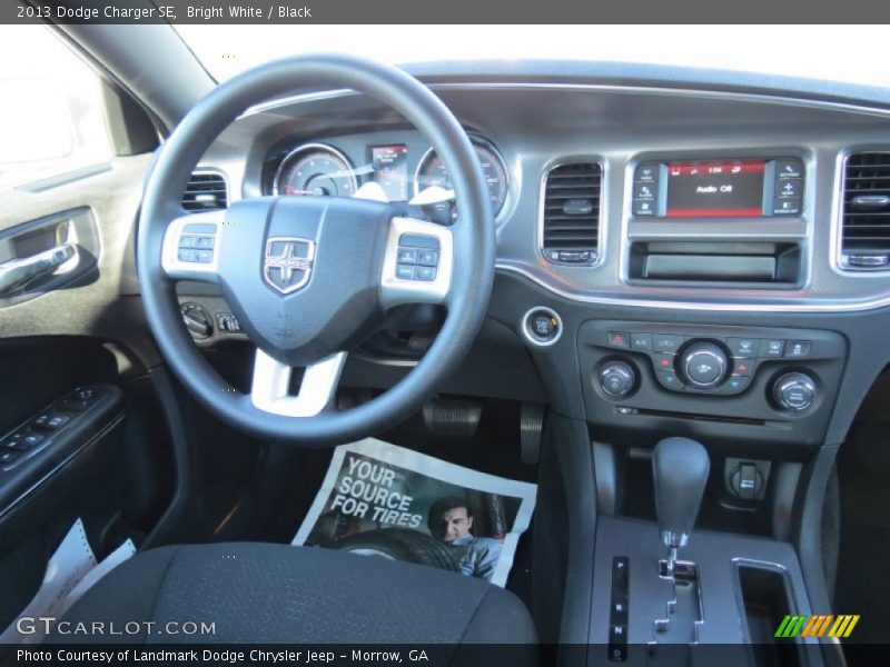 Bright White / Black 2013 Dodge Charger SE