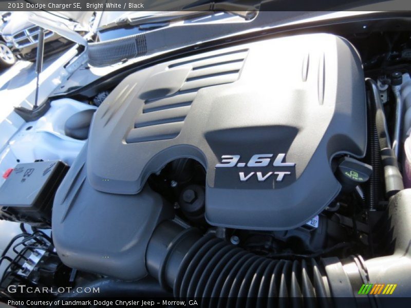 Bright White / Black 2013 Dodge Charger SE