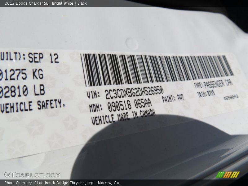 Bright White / Black 2013 Dodge Charger SE