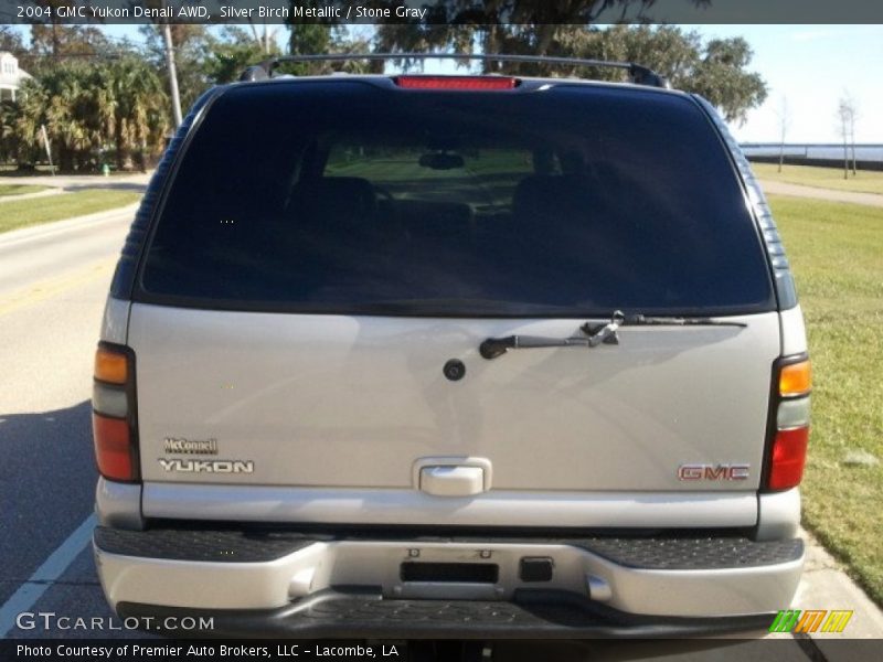Silver Birch Metallic / Stone Gray 2004 GMC Yukon Denali AWD