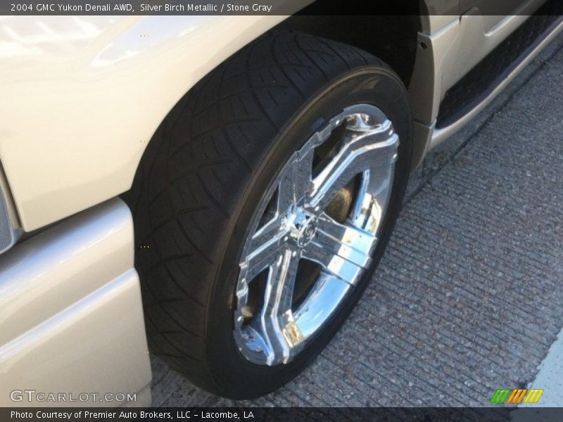 Silver Birch Metallic / Stone Gray 2004 GMC Yukon Denali AWD