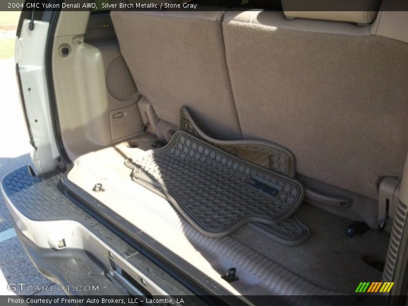 Silver Birch Metallic / Stone Gray 2004 GMC Yukon Denali AWD