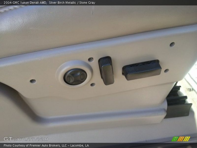 Silver Birch Metallic / Stone Gray 2004 GMC Yukon Denali AWD