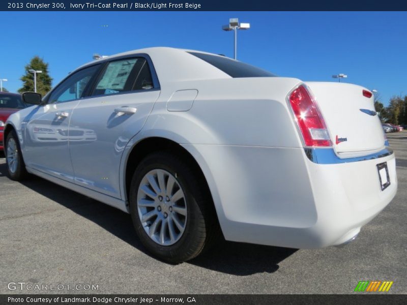 Ivory Tri-Coat Pearl / Black/Light Frost Beige 2013 Chrysler 300