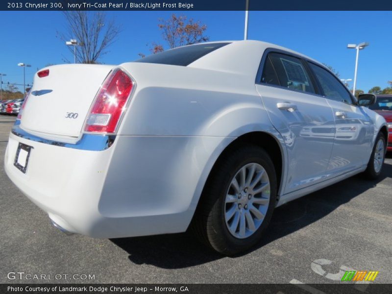 Ivory Tri-Coat Pearl / Black/Light Frost Beige 2013 Chrysler 300
