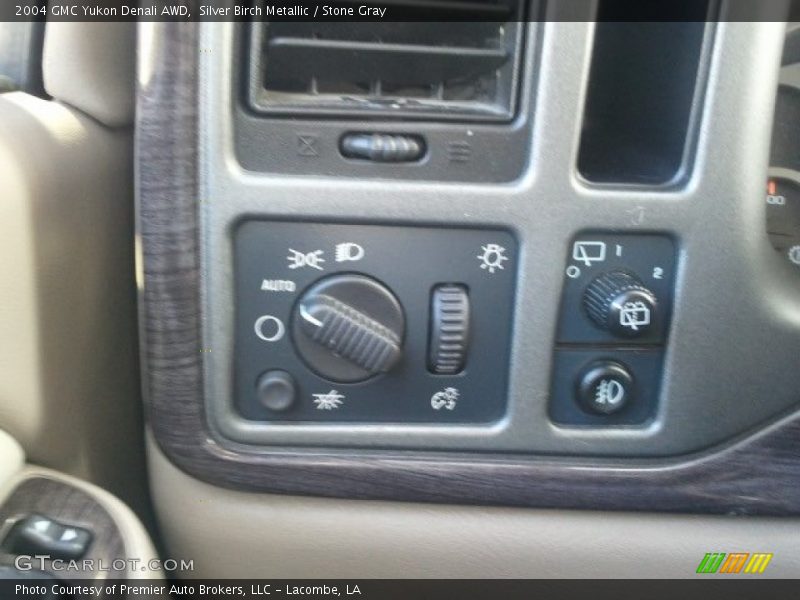 Silver Birch Metallic / Stone Gray 2004 GMC Yukon Denali AWD