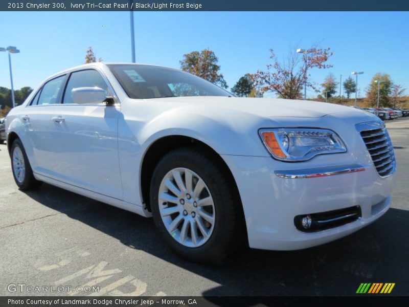 Ivory Tri-Coat Pearl / Black/Light Frost Beige 2013 Chrysler 300