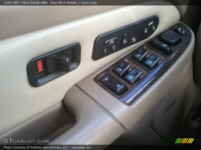 Silver Birch Metallic / Stone Gray 2004 GMC Yukon Denali AWD