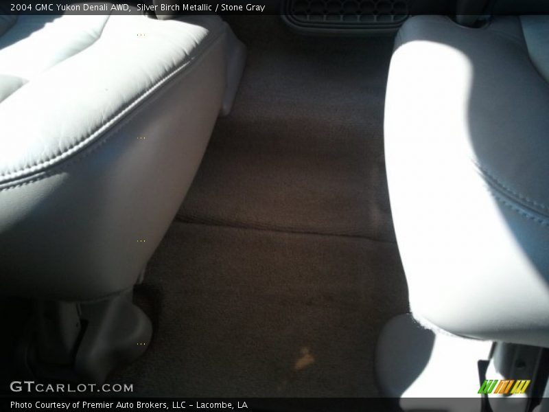 Silver Birch Metallic / Stone Gray 2004 GMC Yukon Denali AWD