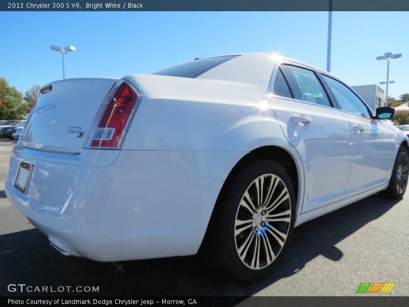 Bright White / Black 2013 Chrysler 300 S V6