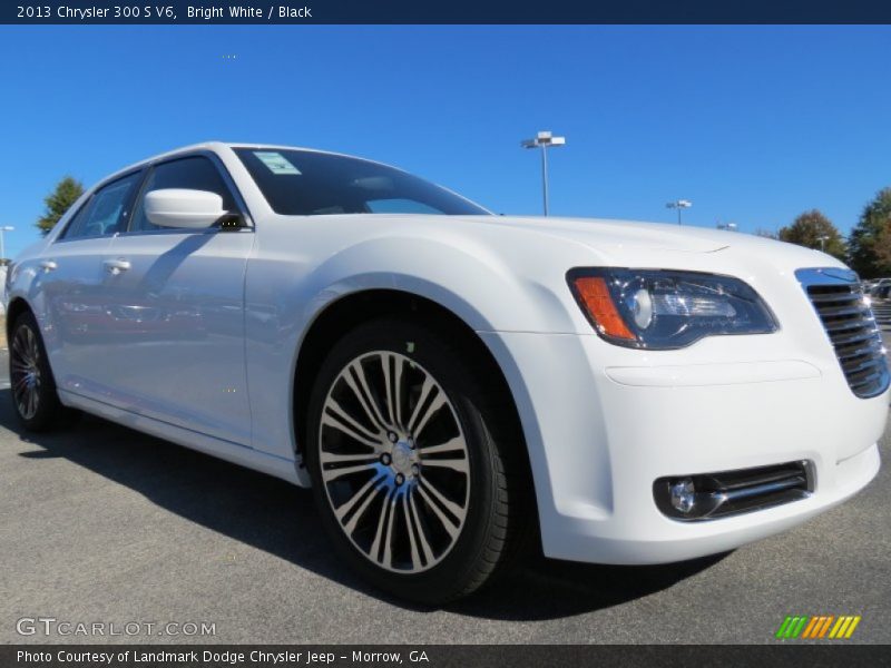 Bright White / Black 2013 Chrysler 300 S V6
