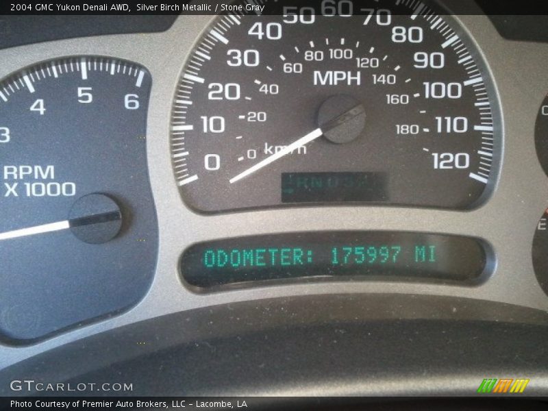 Silver Birch Metallic / Stone Gray 2004 GMC Yukon Denali AWD
