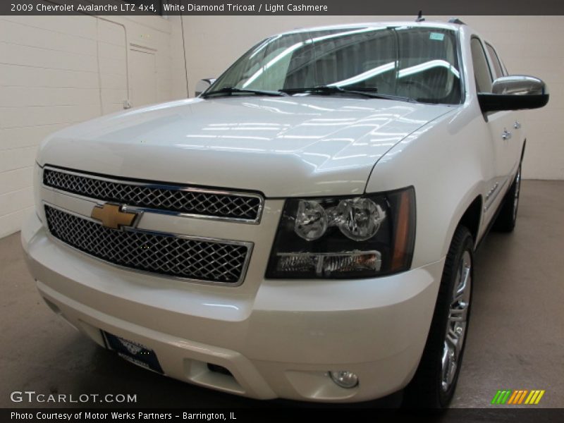 White Diamond Tricoat / Light Cashmere 2009 Chevrolet Avalanche LTZ 4x4