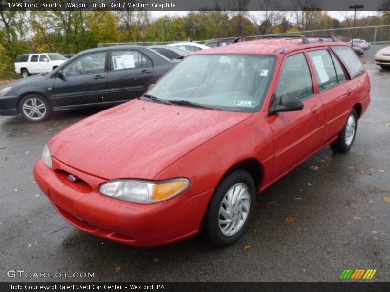 Front 3/4 View of 1999 Escort SE Wagon