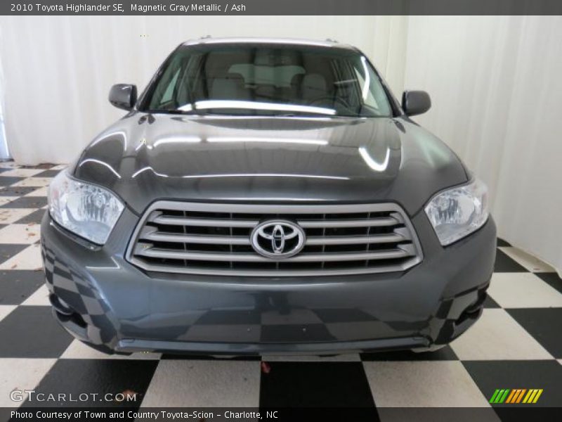 Magnetic Gray Metallic / Ash 2010 Toyota Highlander SE